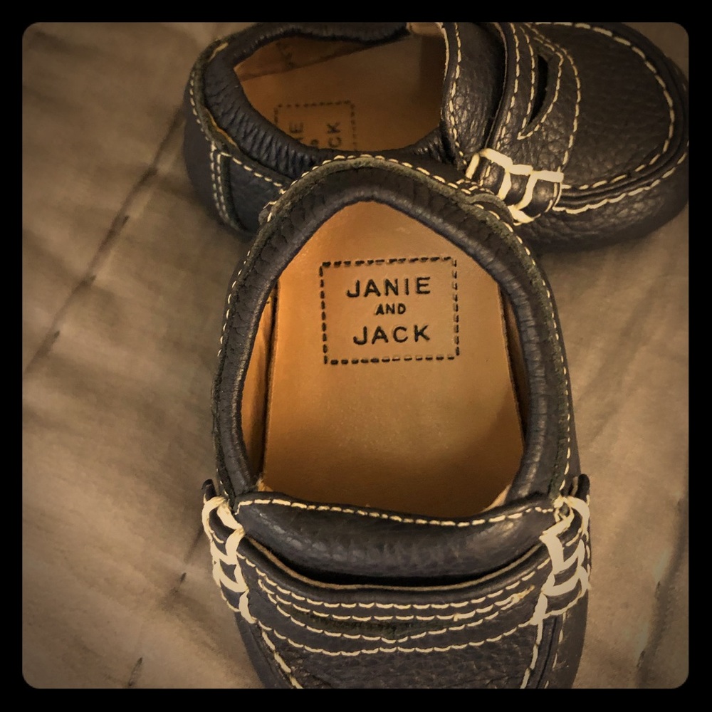 Brand NEW Janie & Jack crib shoes